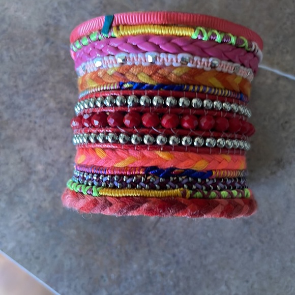 🌺NWT BEADED CUFF BRACELET IN MULTIPLE BRIGHT COLORS🌺 - Picture 2 of 3